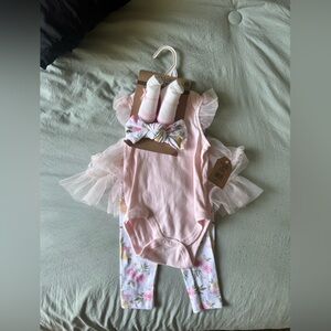 NWT 6-9 Month Outfit Set Girls